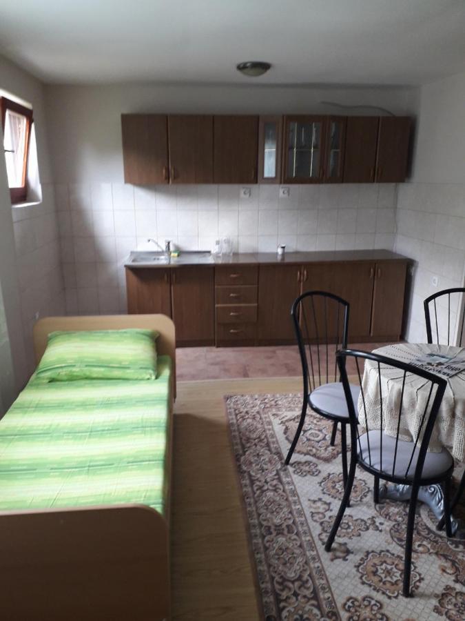 Prenociste Vitas Bed & Breakfast Miljevina Exterior photo