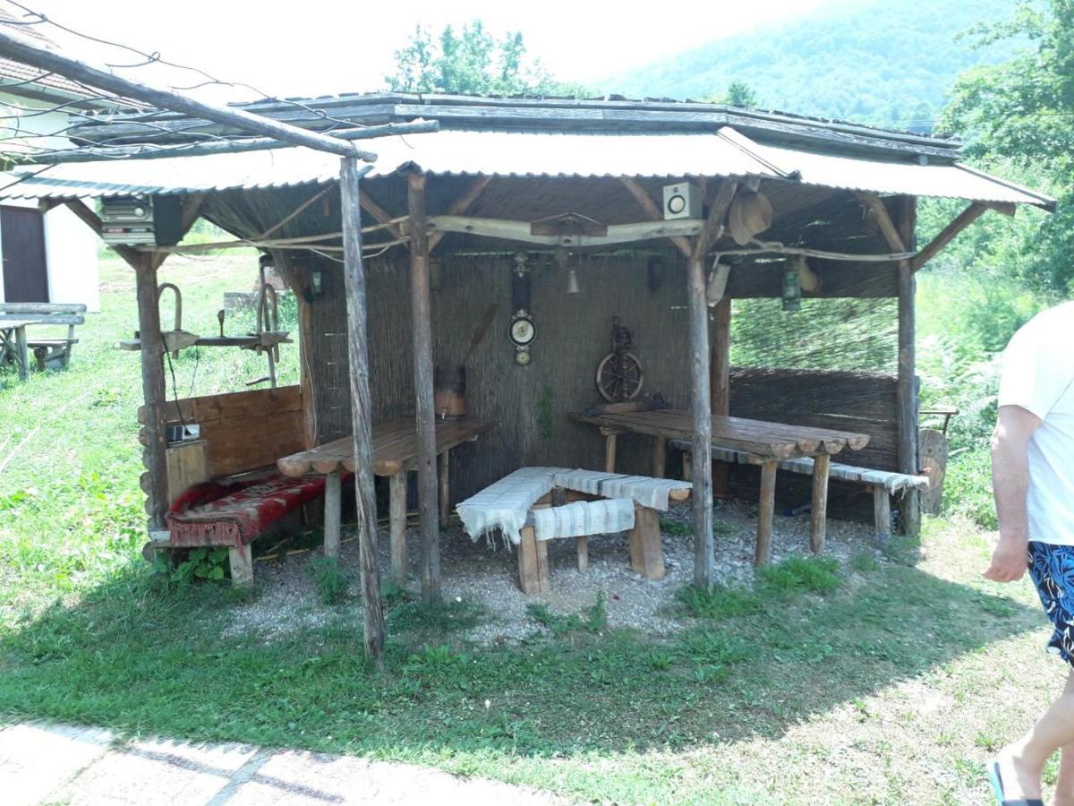 Prenociste Vitas Bed & Breakfast Miljevina Exterior photo